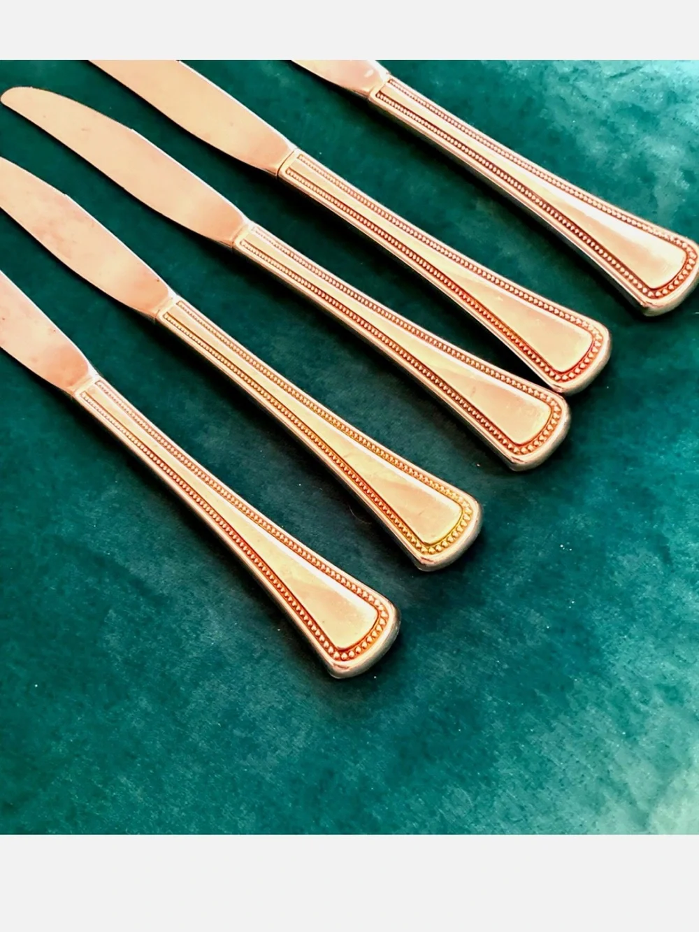 Set of 5 Oneida Stainless Needlepoint Dinner Knives